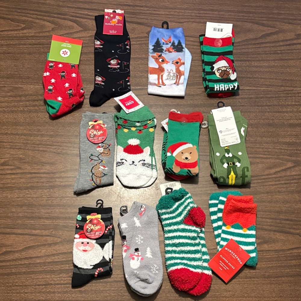 LAST CHANCE NEW 12 Lot Christmas Holiday Sock Lot